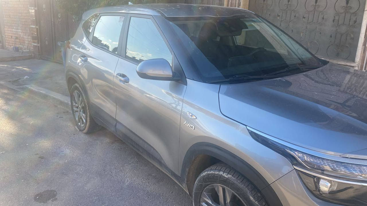 كيا سليتوز lx وارد امريكي موديل 23 حادثها مثل ماموضح بالصوره ماشيه 51 وقابل للزياده مرقمه بغداد وسعرها 22.500 وبيها مجال للاستفسار الاتصال ع الرقم ***********
