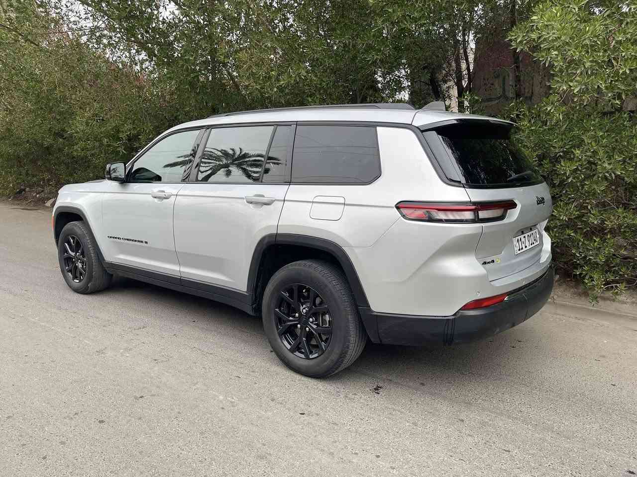 السلام عليكم
جيب كراند شيروكي  2024   V6  
7 راكب  محرك  3600  دفع رباعي (4x4)
كير اوتوماتيك 8 سرعات 
السياره ماشيه  (33) الف  رقم بغداد انكليزي
وارد امريكي ضرر جاملغ خلفي فقط بدون اي ضرر امامي
.الايرباك سليم بالكامل 
.رادار 360 محيطي
.تشغيل عن بعد
.كير ماوس
.حساسات محيطيه
.شاشه كبيره 10 انش
.كشنات كهرباء جلد /شاموه ميموري
.تدفئه بالكشنات والستيرن
. تبريد 7 قطع
.صندوك بصمه كهرباء
.تحكم ستيرن مع شفتات سرعه 
.نضام eco نضام off road نضام sport 
.سستم صوت مكون من 10 سماعات محيطي
.رادار منع تصادم مع قياده ذاتيه 
.دخول ذكي 
.مصابيح لد امامي خلفي
.نضام ملاحه (GPS)
.نضام اطفاء ذكي لصرف الوقود (Auto start system )
.ويل كب 20 
كل هاي المواصفات وبعد اكو بيها ما ذاكرنهن 
مكاني بغداد اليرموك
السعر  : 32,000 $  وبيها مجال بسيط
***********
