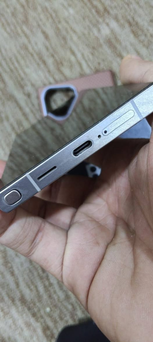 السلام عليكم S24 ultra للبيع
غني عن التعريق ذاكره 256 ملحقات كامله شوفة عينك كيبل مامستخدم ابد وحته الاصق الاسود مال الشركة موجود السعر 950ورجاءً جماعة لـ900لاتعلقون لان ماكاتب السعر بلخاص منطي سعر ولا تكسرون بسعر ماعاجبك السعر اعبر المنشور فدوه 
العنوان الديوانيه حي العسكري شارع 30قرب جامع زين العابدين
رقمي *********** / ***********
