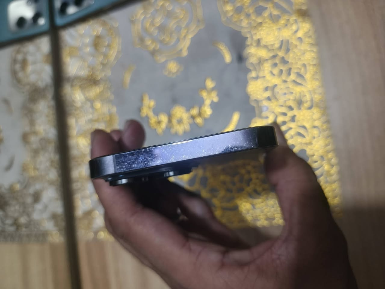 إيفون ١٤ برو ماكس مراوس فقط 
شعدك نزل مبدل شاشه وسط فول لمس
كاملة مرات تشتغل مرات تفصل 
مبدل بطاريه اصليه فيس أيدي واكف
ذاكرة ٢٥٦  مراوس فقط شعدك نزل 
***********
