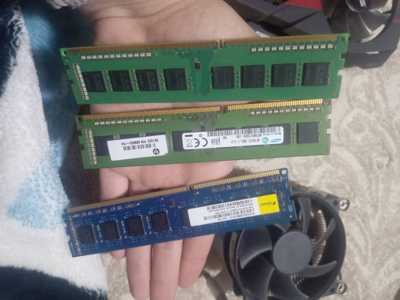 معالج intel Core i5 4590 الجيل الرابع ٢٠ الف
الرام القطعه ٤ قيقا مجموعهن ١٢ قيقا سرعة ١٦٠٠ ٢١ الف والقطعه ب ٧

مبرد معالج هوائي ممتاز جان فايدني السعر ١١ الف

كرت الشاشه Nvidia Geforce GTX1050 Ti 4gb مروحتين ب ٣٠ وبي مجال

باور سبلاي ٣٢٠ واط تكدر تربطه ويتعلق على كيسك بأي مكان السعر ٢٥ وبي مجال

يلي حابب يشتري كلهن يجي خاص فيسبوك أو يلي يريد بس قطعه هم عادي أبيع وحياكم الله و أكو مراوس كرت بس واذا ماعندك مراوس تكدر تشتري + القطع كلهن مستعملات وكلهن بيهن مجال


**إذا كنت صاحب هذا الإعلان وتريد حذفه لأي سبب، رجاءا أرسل رسالة إلى الدعم الفني**