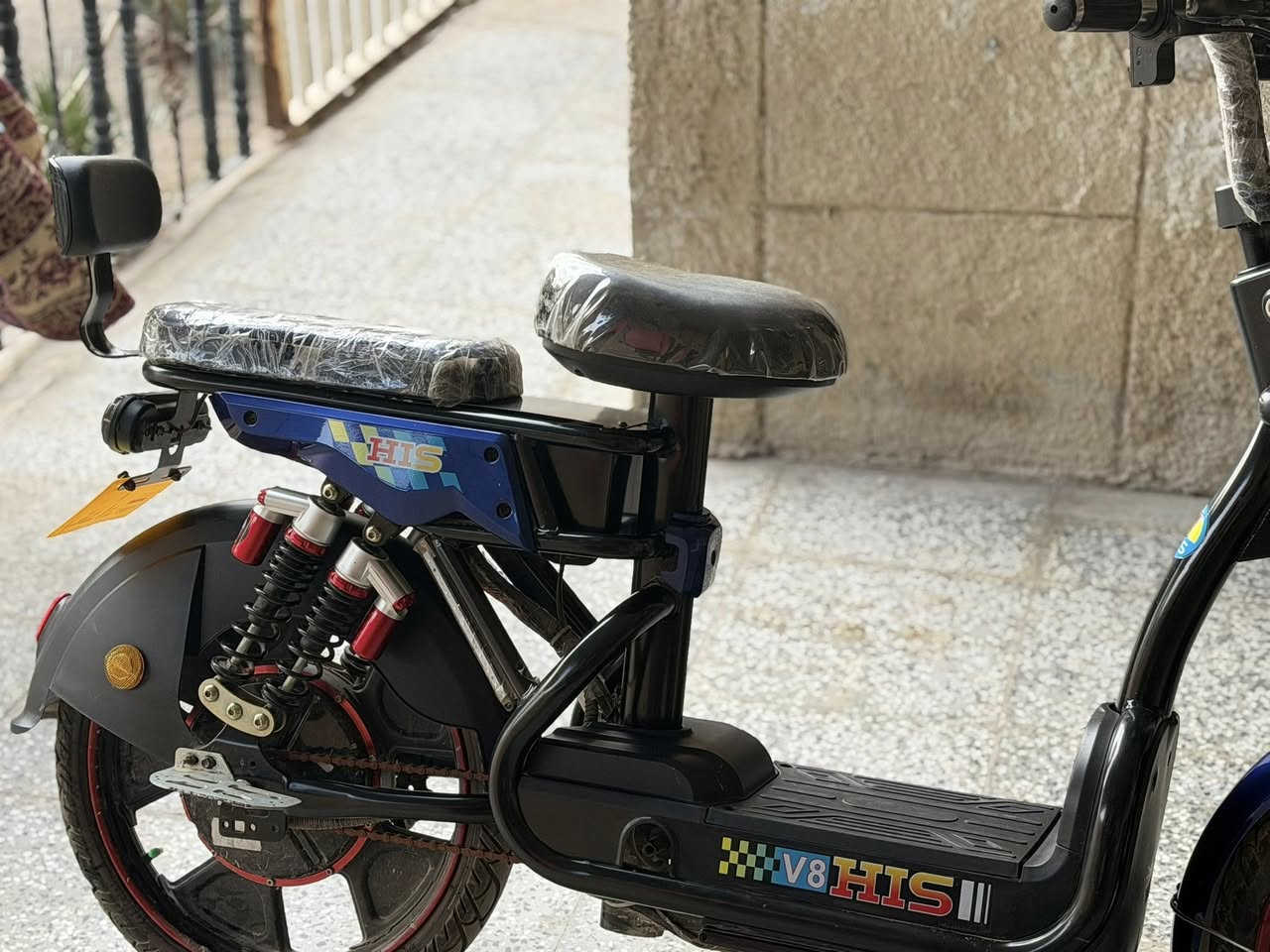 السلام عليكم للبيع دراجه شحن ٤ بطاريات مديل ٢٠٢٤ نضيفة مابيها نقص غراضها كامله ستاند تعليك وسلة أمامية السعر ٣٠٠ وبيها مجال حك الجية العنوان الشعب حي الأصلاح ***********
