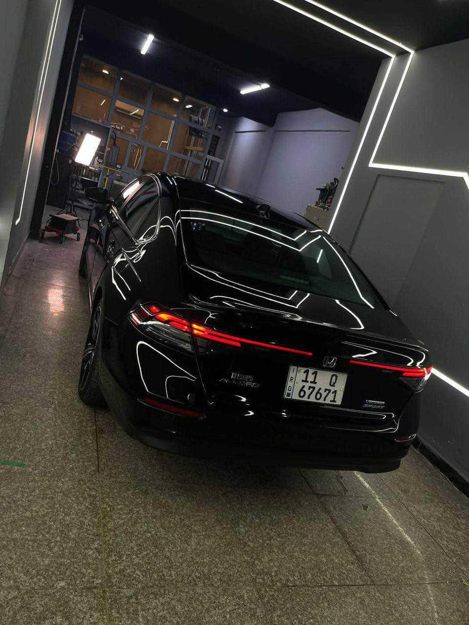 السلام عليكم 
للبيع هوندا اكورد ٢٠٢٤ حادثه موظح بالصور بااسمي رقم مميز 
بدون دواخل صبغ بنيد وجاملغ سياره ماشيه ٣٩ الف كيلو متر 
تخم تاير جديد وباتري جديد 
عمل جكات للبنيد سياره كامله ومناقصه اي شي 
مكاني الكراده شارع كراج ٢٠٠٠ 
السعر ١٨٥ وبيه مجال 
***********
*********** بغداد, العراق
