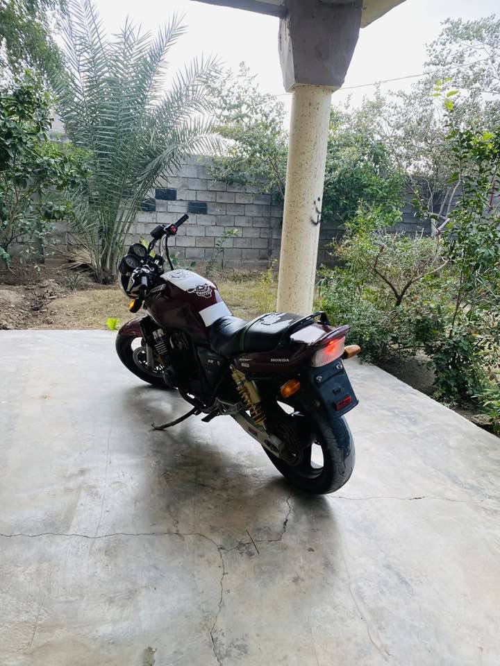 سلام عليكم سيبي 4جيل اول دراجه النمرا ال 6كايمه 12345فول بيها لاستيك ولف من شغل اسم دخان خفيف وراها يكطع كابريتات جدد حاويه يحتاجن تنضيم هوا فقط شغاله وتمشي بس سلف مرات ماتشتغل كوم حديددد أبيع جاهزه كهربائيات تايرات جدد سعرا 750وبيها مجال بيها كروز رعد *********** عنوان بلد
