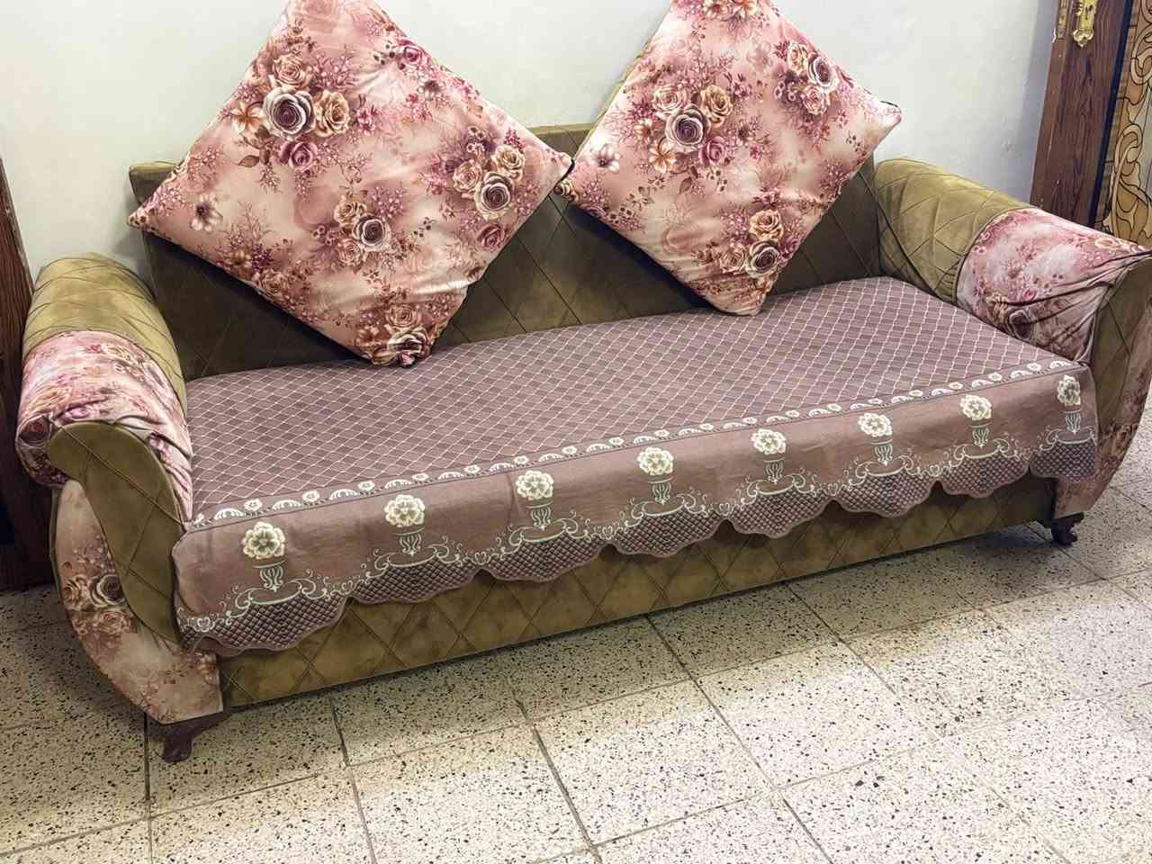 تخم 8 مقاعد بي ضرر بسيط للبيع بسعر مناسب العنوان الشرطه الخامسه رقم الهاتف ***********
