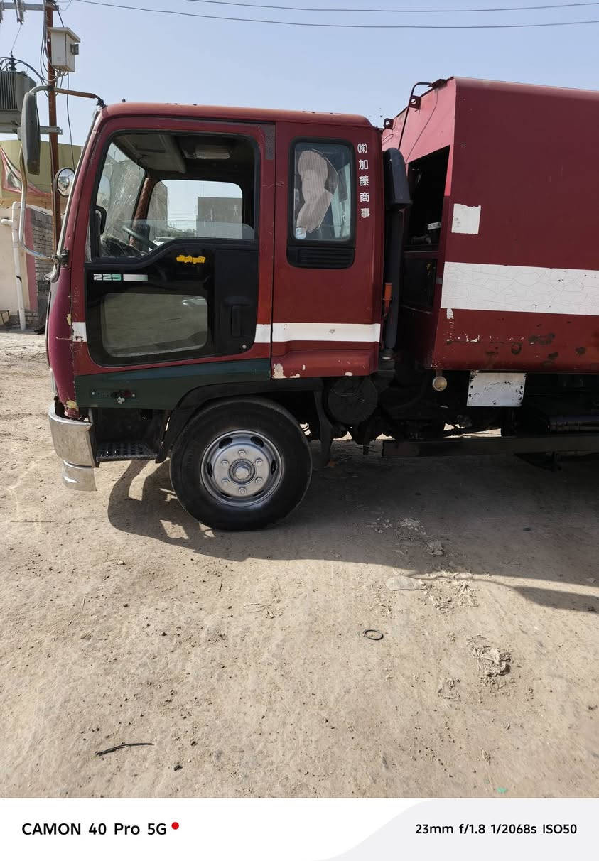 سلام عليكم
كابسة ازوزة للبيع مكينة 80 عادي 
سيارة جاهزة للعمل 
8:5 مكعب 
رقم بغداد بسنوية مسجلة كابسة نفايات
 تحويل ثاني يوم 
منظومة هيدروليك ميكانيك 
العنوان بغداد المعامل
هاتف
***********
***********
