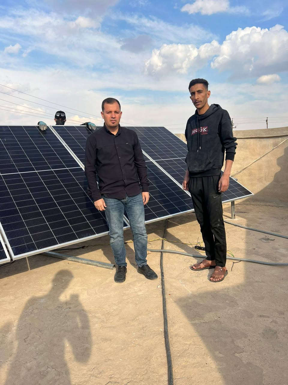 منضومات شمسيه بضمان انفلتر وبطارية ليثيوم 10 سنوات
#المصداقيه_اساس_النجاح
شركة الابداع التقني للطاقة الشمسيه  المتجددة بكوالتي ومواد عالية الجودة  _اخـــتـــيارك_الأمـــــثل

تم بحمد الله تنصيب منضومة
 
#الجدعه

#الاخ_ابو_عهد

#10امبير_نهاري 
#6_امبير_ليلي 

4.✅بطاريات ( VEHICLE)ضمان 10 سنوات 
عمر أطول وأكثر أمانًا
فوسفات الحديد الليثيوم من الدرجة A+ من EVE.
نظام إدارة البطارية مع حماية متعددة المستويات.
2. ✅سهل التركيب والاستخدام
التطبيقات: السكنية، والتجارية، والصناعية، والأنظمة خارج الشبكة، والربط بالشبكة، والاستهلاك الذاتي.
متوافق مع جميع محولات الجهد 48 فولت التي تدعم بطاريات فوسفات الحديد الليثيوم (LFP).
3.✅ مرن وقابل للتوسيع
تصل سعة الطاقة للنظام إلى 229 كيلوواط ساعة، وذلك عند تشغيل ما يصل إلى 16 وحدة بالتوازي.

4.✅ الامتثال
UN38.3، MSDS، CE-ROHS، IEC-61000.

5.✅ كثافة طاقة أعلى
تشغل البطارية مساحة أقل وتبلغ كثافة الطاقة فيها 166 واط/ساعة لكل كيلوغرام.

انفرتر ديا (Deye) هو جهاز محول طاقة هجين ذكي يدمج وظائف الطاقة الشمسية وإدارة البطاريات وشبكة الكهرباء، يتميز بالمرونة في العمل On-Grid (متصل بالشبكة) أو Off-Grid (مستقل)، يدعم مصادر طاقة متعددة، ويوفر تحويلًا سريعًا للطاقة، مع شاشات لمس ومراقبة عن بعد وحماية متقدمة، مناسب للاستخدامات السكنية والتجارية لتوفير طاقة نظيفة ومستقرة، مع القدرة على تقسيم الأحمال وتوسعة النظام. 

✅إخراج موجة جيبية نقية.
✅ثلاثة أنواع من وضع الشحن.
✅نوعان من وضع إخراج التيار المتردد.
✅يعمل مع أو بدون بطارية.

✅الواح شمسية  سعة 615 واط وجهين بازبار16( لونجي)   #ضمان_15سنه_وتشغيل_30_سنه

 

🔆كادر مختص م̷ـــِْن المهنديسن بافضل وادق الاجهزة 

المكونات 👇
⭐️قواعد حديد مغلون 
⭐️اسلاك خاصة بالتيار المستمر DC 
⭐️اسلاك خاصة بالتيار المستمر DC
⭐️قواطع خاصة بالتيار المستمر DC 
⭐️توصيلات MC4 
⭐️اجهزة الحماية
ــــــــــــــــــــــــــــــــــــــ
علمآ شركتنا تعمل في جميع المحافظات 
ضمانات حقيقية 
صيانة مجانية 
#للتواصل والاستفسار اكثر يرجى الاتصال عبر الارقام التالية

آسيا *********** احمد

 
زين***********واتساب

‏‪كورك *********** 

#الوا  #بطاريات #انفيرتر #العراق #موصل #كوير #مخمور 
#بغداد #كركوك #الحويجة #الشرقاط #قراج #تلعفر #ربيعة
#ناحية_العباسي #الشورة #حمام_العليل #خبات #اسكي_موصل #كلك #كركوك #حي_النصر #ناحية_الشوره #ملا_عمر#وردك
