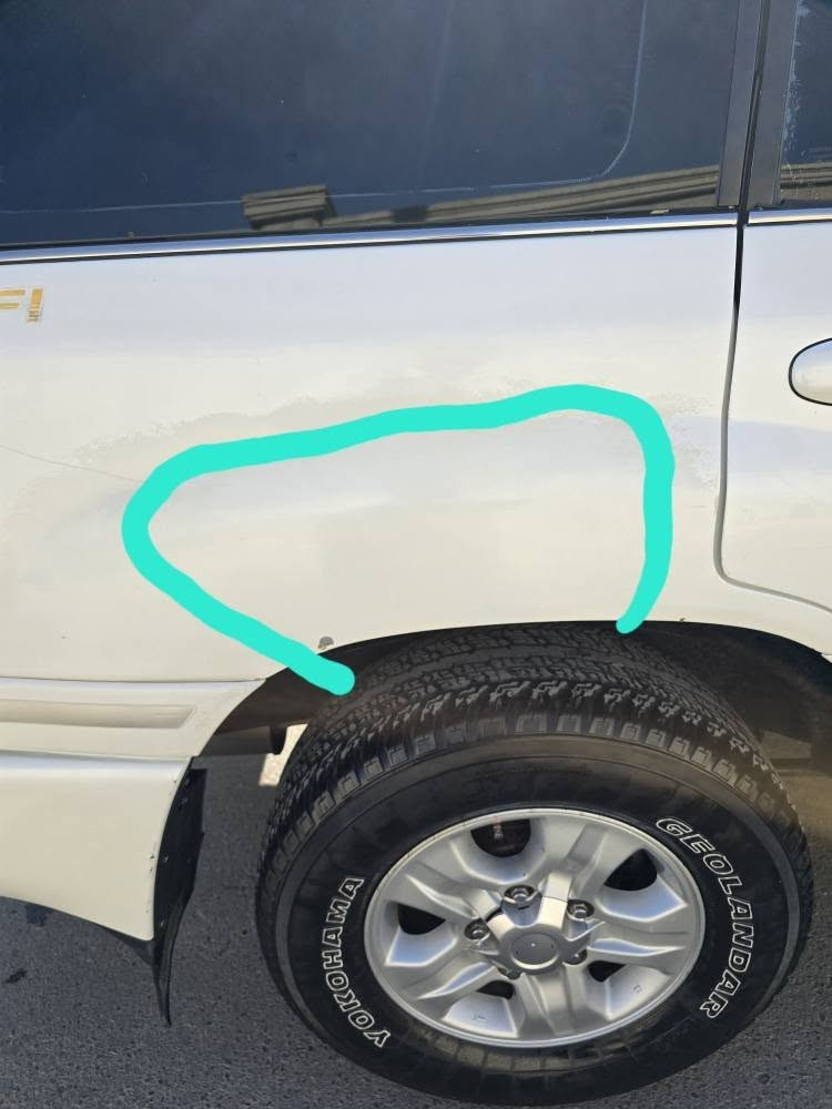 السلام عليكم
لاند كروز موديل 2006 GXR ليمتد فول مواصفات 
 مكينة 4500 6 سلندر محرك عدل
ماشية 158 الف كيلو متر قابل للزياده 
فور ويل4x4 شغال
3 قطع تبريد و ثلاجه 
شاشة و كامرة خلفية 
سلايد 
حساسات امامية و خلفية بلادي 
كشنات مخمل
زركات دعاميه بلادي 
 تايرات جدد يوكاهاما ياباني أصلي اسبير شركة 
حادثها موضح بالصور 
السياره رقم سليمانيه باسمي و تحويل فقط
السياره كلشي شغال بيها 
صدر خلفي جديد و امامي جديد 
 دسكات تخم جديد امامي و خلفي 
 منضومة زنون أصلي عالي ناصي 
مازدات جدد شركة ديبو
السعر 200 ورقة 
*********** بغداد, العراق
