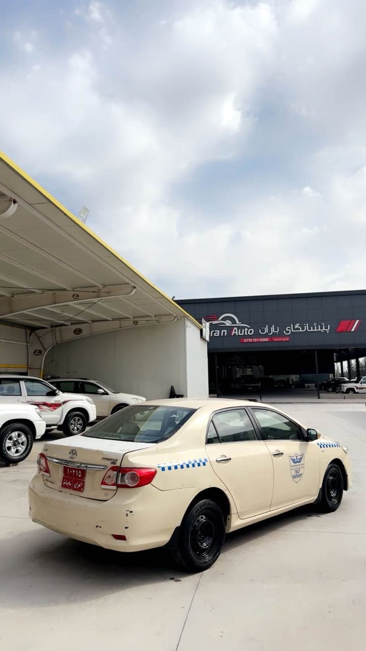 بیکاشۆ بیلاد تەکسی مۆدێل 2011سەنوی تازە بەناو خۆمانەوە گێڕ عادی مەکینە 18 سەیارەکە حیزام سبوخە سەقفی بۆیاخ نیە داعمو لێدراوی قورسی نیە گێڕو مەکینەی زۆر پاکەو ماڵی دۆسە شوێن سەیسادق گۆڕی نۆیش دەکەم 
*********** حلبجة, السليمانية
