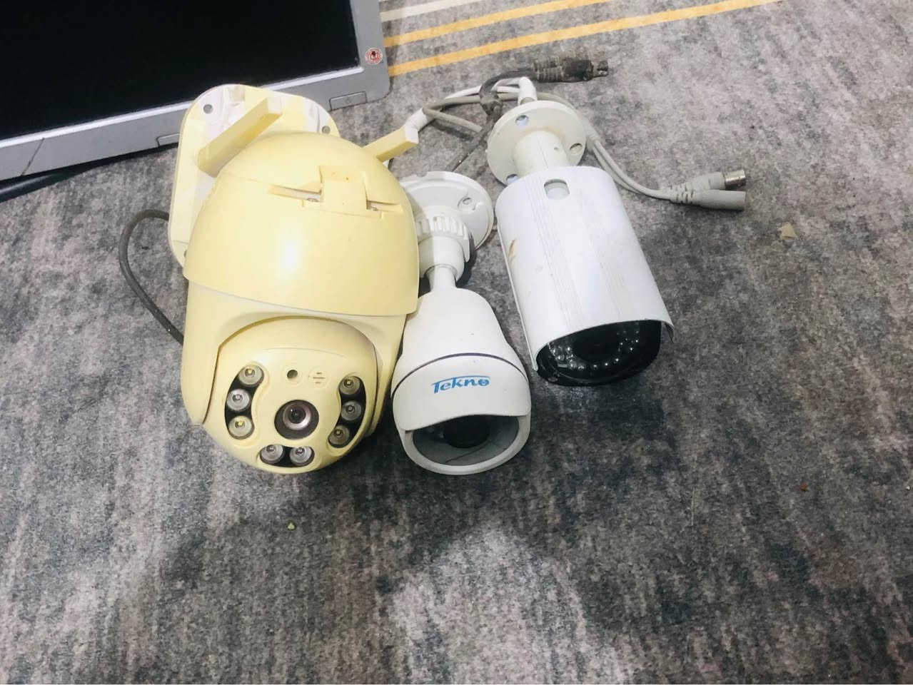 سلام عليكم كامرات وديفار وشاشه حجم 19 بوصه
وديفار دهوه الصلي  
وكامرات وحده داخليه وثنين خارجيات حداد 
سعر هن 50الف 
مكاني البصره ابو صخير مقابل جامعت الكرمه البصرة, العراق


**إذا كنت صاحب هذا الإعلان وتريد حذفه لأي سبب، رجاءا أرسل رسالة إلى الدعم الفني**