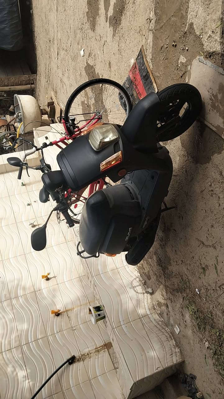 سلام عليكم شلونكم شخباركم خوان بوليس مصطره نوزل نضيفه فول اسود طافي العنوان سوق الشيوخ ***********وشراي يشلع عيوني
