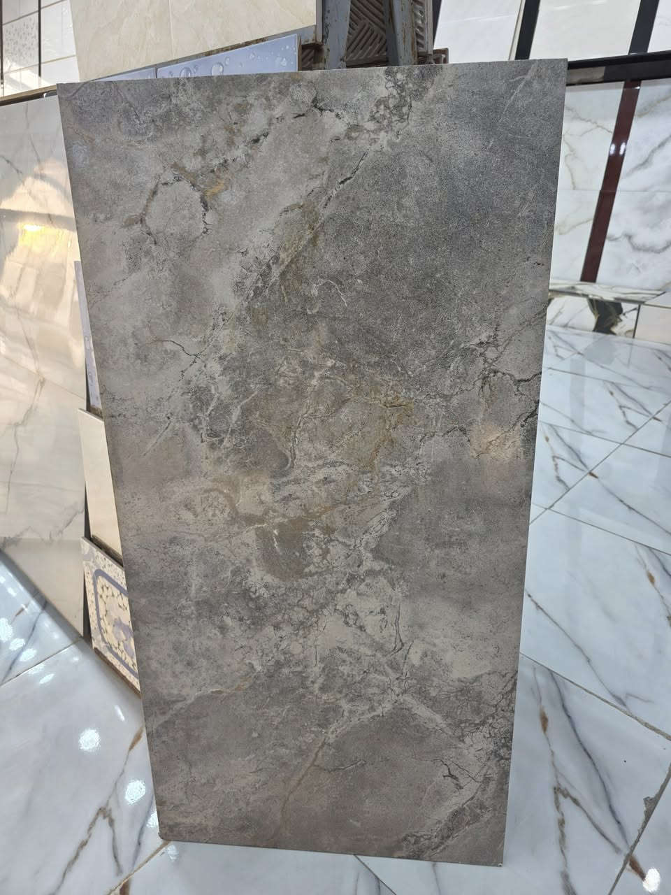 يعلن مجمع القريشي⏳️ للسيراميك عن عروض خاصة  لمدة شهر عن ✨️ الجداري لمعه درجة اولى 30×60 وبسعر مناسب جدا  🔥
السعر  يبدي من 4400الى 4500  🌹🌹يتوفر لوح ايراني لمعه درجة اولى 60×120 وبسعر مناسب جداً 
السعر من 6900الى 7500🌹🌹يوجد بورسلين خشن ولمعه أجود أنواع الشركات درجة اولى.  قياس 60x60      بسعر مناسب جداً يبدي من5500الى 7500 🌹🌹
العنوان طريق الحر مقابيل اعدادية صناعة مجاور مخبز السنابل يوجد توصيل لكافة أنحاء كربلاء وخارج كربلاء 
***********واتساب 
***********
