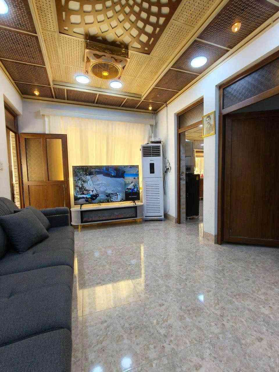 دار ل
فرع ميك ميك فلكة اخوان
مساحة 155 متر
واجهة 12.10
عمق 12.50
ط اول غرفة غرفة ضيوف و هول مطبخ و نشتملات
ط الثاني هول مطبخ غرفة نوم و مشتملات 
درج داخلي و درج خارجي
سعر 148 مليون 
شيرزاد عقارات
للاستفسار اكثر اتصل علي الارقام التاليه
***********
***********
* نستقبل جميع عروضاتكم السكنية 🏠 والتجارية 🏡 بكافة مناطق 
او زيارة مكتبنا 
ع سايدين مركز شرطة رحيم اوه مقابل صيدلية پار كركوك, العراق
