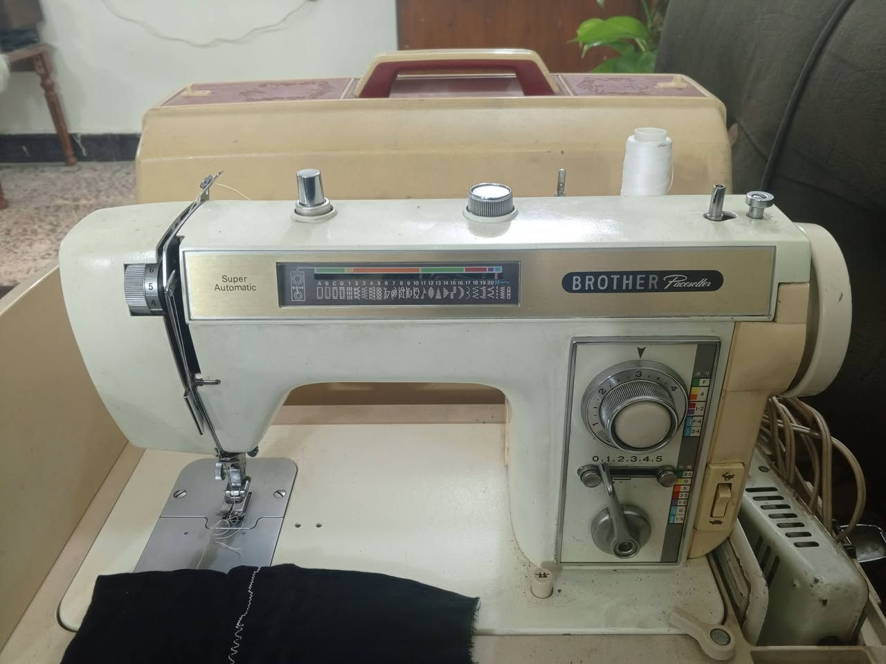 للبيع ماكينات خياطه جديدة استعمال قليل نوعيته ابراذر سوبر السعر 250عنوان بغداد***********
