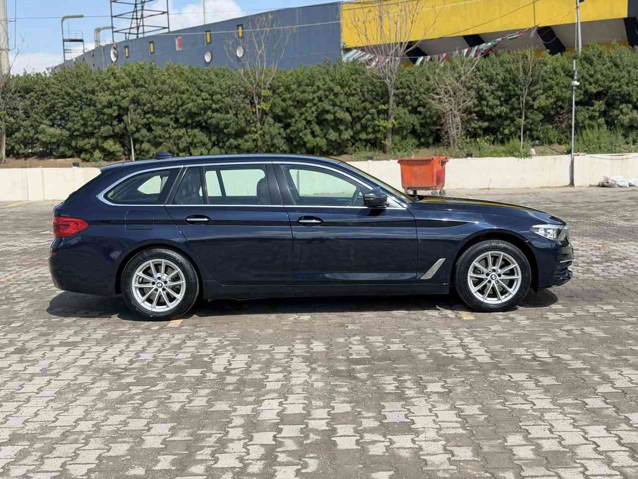 سلام عليكم اخواني عندي بي ام استيشن
موديل ٢٠١٨
مواصفات معروفه
مكفول كفاله عامه من سبغ و بارد
محرك ٤سلندر 20توربو ما مفتوح
سعرها١٤٥مجال قليل 
واتساپ***********
