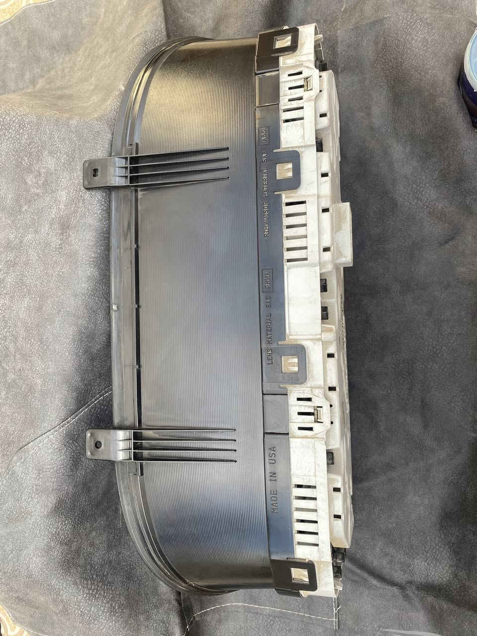 عداد سرعه جيب شيروكي تفصيخ اصلي  كلش نضيفه واضحه بلصوره سعر 80الف رقم:***********
