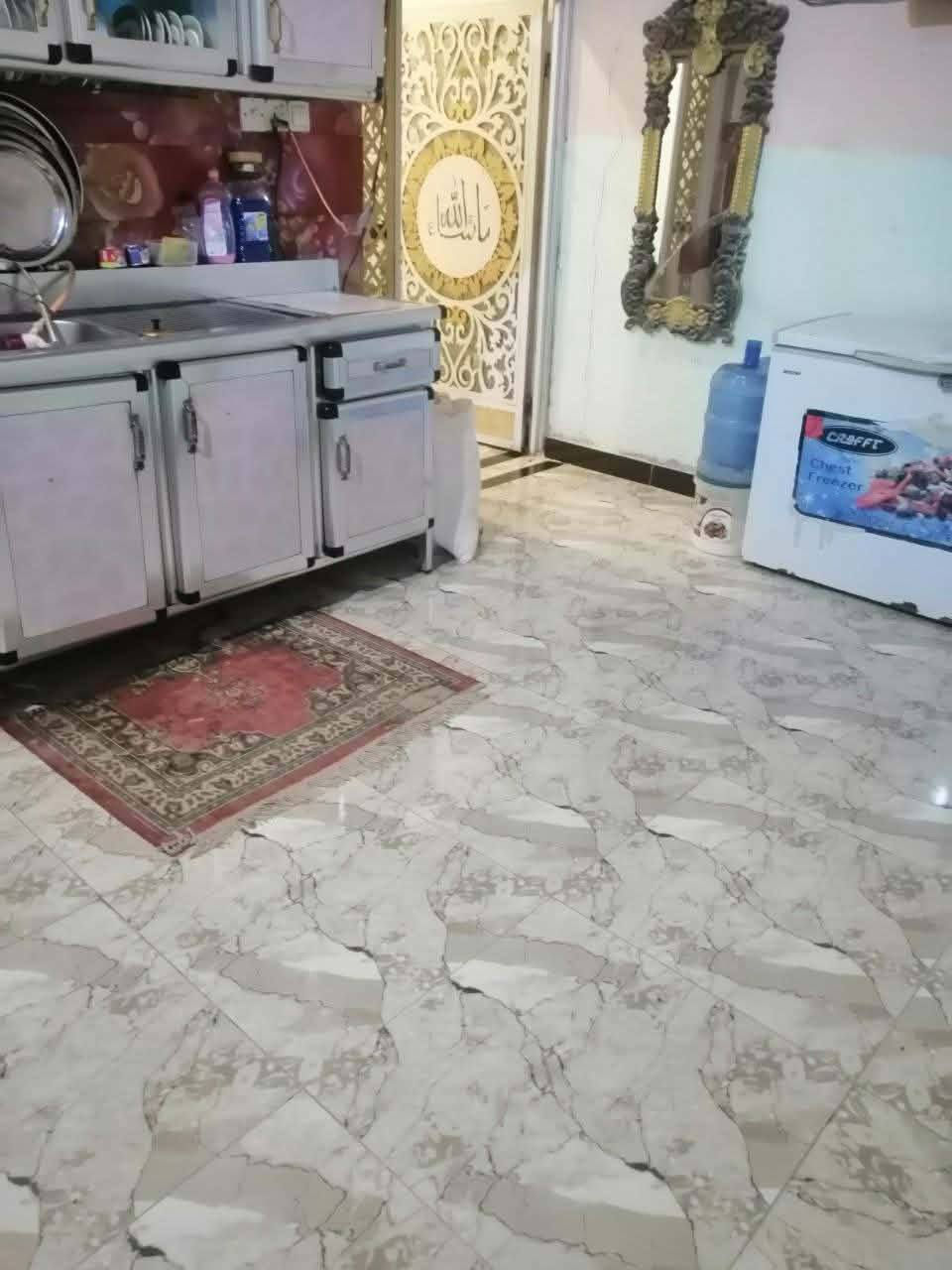 سلام عليكم بيت 100متر طابو صرف يحتوي غرفه نوم وصاله مطبخ مكان حي الوحده قرب شارع سالم الاستفسار ***********
