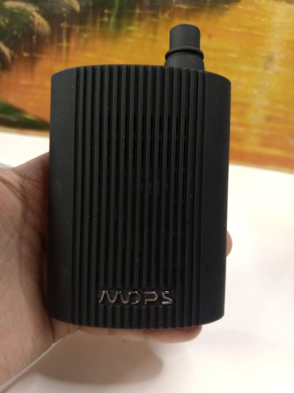 اول تم ب7
 هذا الجهاز هو منقي هواء شخصي محمول من ماركة MOPS، ومخصص للاستخدام أثناء ممارسة الرياضة.يحتوي المنتج على وحدة تنقية بمروحة مدمجة وقناع مصمم للراحة أثناء النشاط البدني.يمكن توصيل الجهاز بتطبيق ذكي للتحكم فيه.تتراوح أسعار هذا المنتج في السوق المحلي ما بين 10 إلى 20 ألف دينار عراقي بحسب البائع.


**إذا كنت صاحب هذا الإعلان وتريد حذفه لأي سبب، رجاءا أرسل رسالة إلى الدعم الفني**