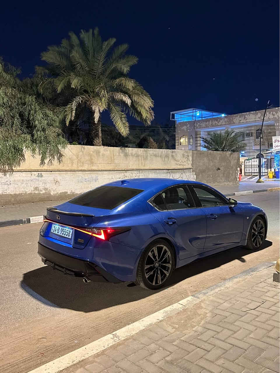 لكزس is350 Fsport 2022
تقرير غرق شغاله وتمشي من امريكا
طلع بيها صبغ ٤ قطع 
 فول مواصفات اف سبورت
رقم بصرة حرة بأسمي
حساسات اماميه وخلفيه 
رادارات 
تحذير خروج من المسار ( قياده شبه ذاتيه)
تحذيرات تصادم امامي وخلفي
لايت لد متفاعل
محرك ٦ سلندر تنفس طبيعي
كير ٨ نمر دفع خلفي 
داخل ابيض جلد 
عينه متحركة 
شفتات ستيرن و تدفئه ستيرن
تبريد وتدفئه كشنات
كامرة خلفيه دواره
وباقي المواصفات المعروفه 
السعر 23.000$ قابل للتفاوض
*********** البصرة, العراق
