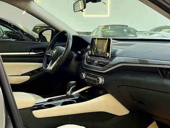 السلام عليكم
نيسان التيما SL  2022 فول مواصفات 
رقم اربيل  سنويه بأسمي
حساسات امامي خلفي
قيادة ذاتيه
رادارات امامي خلفي
كامره وفتحة سقف
بصمة ابواب وتشغيل عن بعد 
شاشه كبيرة تحكمات كشنات جلد كريمي 
معروفه مواصفات ال SL 
السيارة وارد امريكي حادث فقط دعاميه امامي بدون ايرباك
صندوق على كد الرقم بارد كلير البنيد  
وين متريد افحص ✅
مكان السيارة بغداد الغزاليه 
 السعر 187بيها مجال 
☎️***********☎️
      متواجد واتساب
