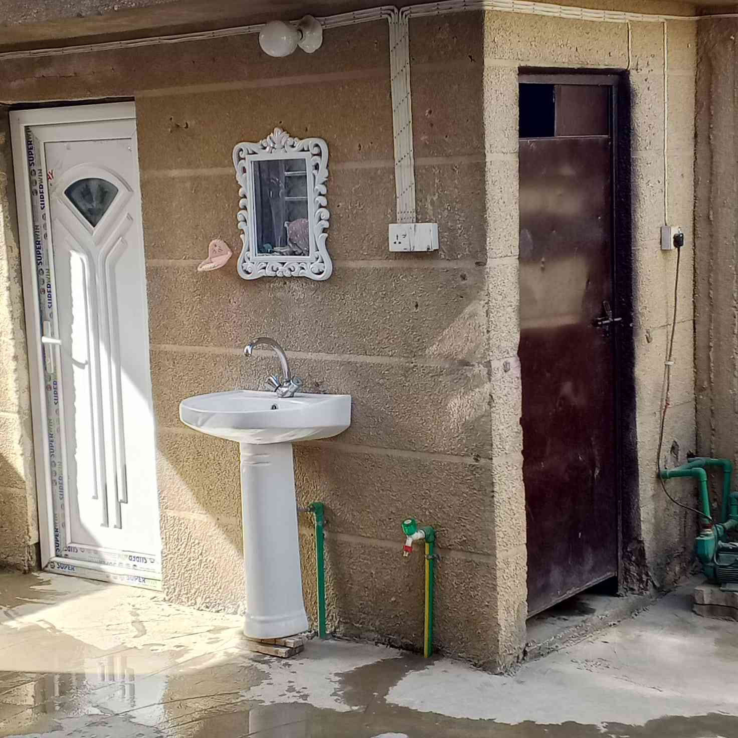 بيت للبيع في كربلاء نهايه حي العامل قرب السوق الاخير🌲 قطاع ال19 مساحة 175م  طابو صرف🌲 طابقين 4 غرف نوم وملحقاته بناء طابوك وصب مسلح🌲 السعر 160 مع المحال🌲 للاستفسار ***********🌲*********** نستقبل جميع العروض في كربلاء
