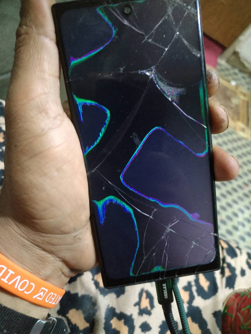 عندي موبايل Infinix Note 30 للبيع. الجهاز في حالة جيدة ومستعمل لفترة قصيرة مع وجود صندوقه الأصلي. يشتغل بصورة طبيعية لكن فيه كسر في الشاشة الأمامية كما هو واضح بالصور. السعر قابل للتفاوض.