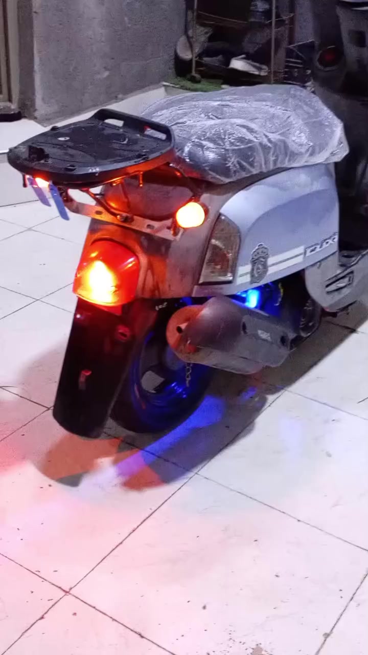 سلام عليكم دراجه بوليسي بلادي مامفتوحه كفرات كلها بلدي مختمات من الذيل لل ويل  ختم واحد ويه المكينه داخل املح مامفتوحه كلشي مابيها شغاله سلف وهندر مكان كربلاء رقمي ***********
