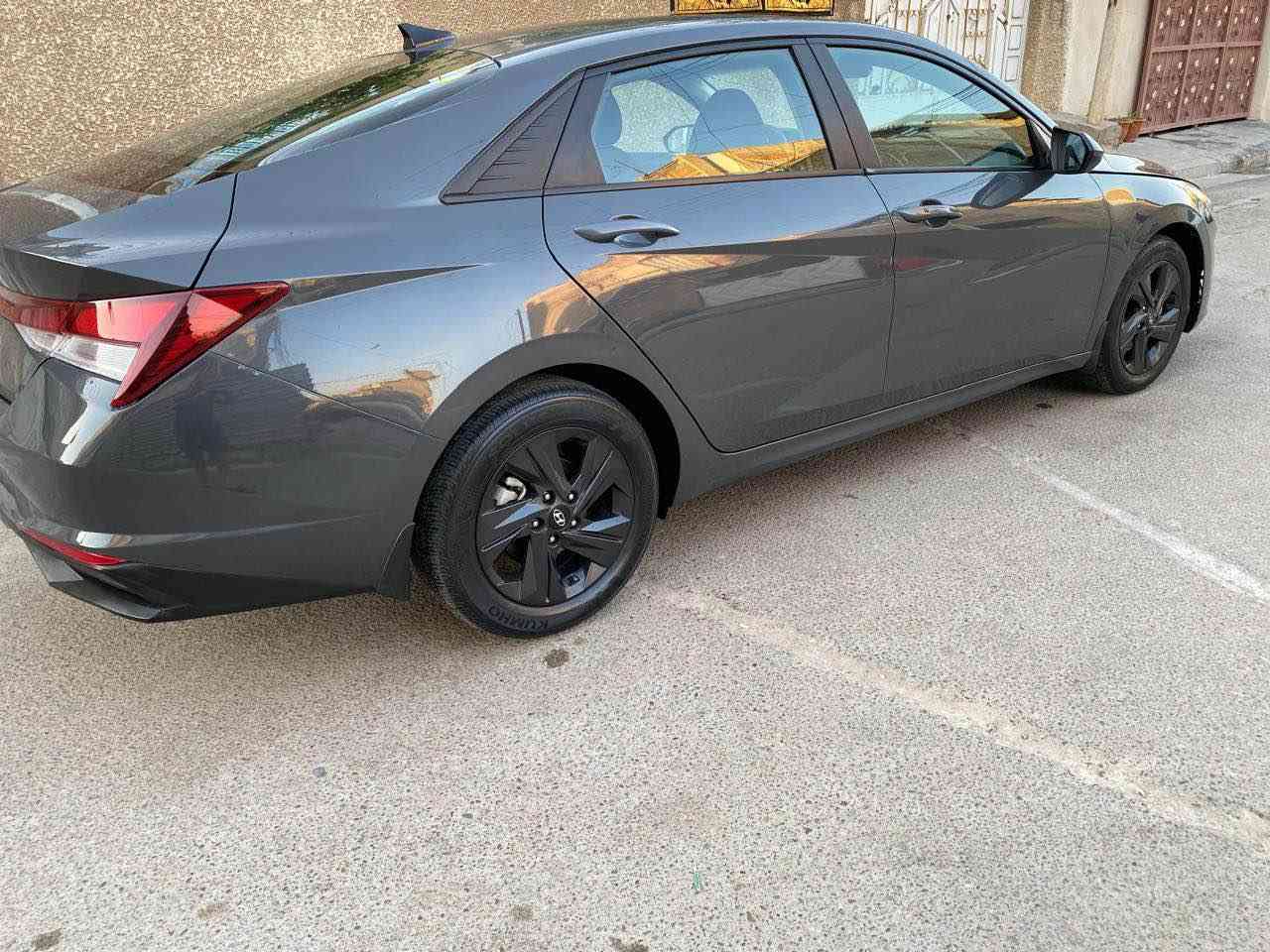 النترا 2023 محرك 2000دوش. بصمه -  - بصمه ابواب وجنطه وتشغيل عن بعد - رادار امامي وخلفي وبل مري وتحديد مسار - شاشه ديجيتال متصله -ماشية ٤٢ الف 
 ويل اسود - لدا- انظمه قياده- كامره دواره وشاشه
السياره فقط  جاملغ ونص بنيد صبغ ايرباك دركة فقط  جديده بمعنى الكلمه. تريد تحويل فقط  بيع او مراوس حسب القناعه السعر ١٤٨ ورقة  
العنوان - بغداد  شهداء البياع *********** سيف وسونار هم بيهة من المندلاوي بغداد, العراق
