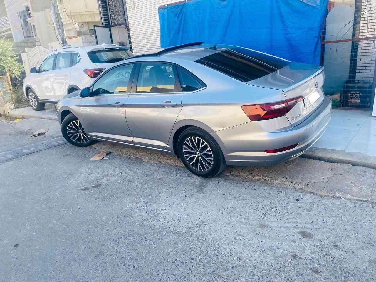 Jetta 2021 se plus 
جیتا   مۆدیل ٢٠٢١ 
مواسفات se plus 
گیر مکینه بشرت
رەقەم سنوئ نوئ تا ٢٠٢٩
٦٧ هزار میل رۆشتیه
گێرەکەی تەپەی هیه 
٥ پارچەو هەردوک شانی تەنها کلێرە 
بئ داخلی بەشەرت بەشەرت 
سعر ١١٦$ 
*********** أربيل, العراق
