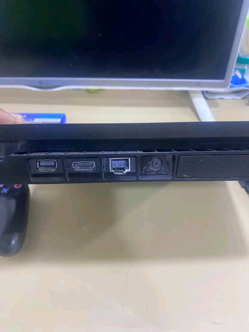 ابلي فور للبيع 
جهاز مفتوح مصلح "باور سبلاي فقط وموجود صوره القطعه المستبدله وتجي ويه جهاز ، جهاز شغال 100% نضافت جهاز 90% لان بي شخوط من جوه شخوط  ما ئثره ع جهاز يجي ويه جهاز جويستك عدد 2 ويجي عدد الاعاب 8 واثنين اقراص 
6 بل جهاز ويجي ويه واير اجدي و الكيبل مال الكهرباء مال البلي والكارتونه مال البلي وجهاز قابل التهكير تحديث جهاز 
12.52 المساحه 512 سعرها 250 بي مجال للشراي 
موقعي البصره ابو الخصيب حمدان 
للتواصل *********** وتساب وتصال موجود