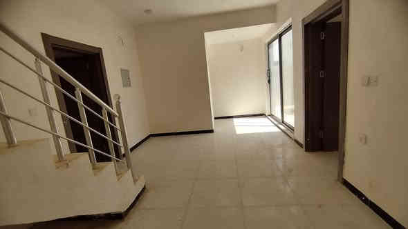 السلام عليكم..
بيت طابقين 200 متر..طابو صرف..ثلاث غرف نوم..حديقتين اماميه وخلفيه..استقبال كبير وصاله كبيره..نظام كامرات..صحيات دفن...الصاله مفتوحه على الحديقه الخلفيه بباب سلايت...

العنوان.. كربلاء..طويريج...مجمع الزهراء السكني..قرب سيطرة أم الهوى...
يباع بمقدمة 75 مليون..والباقي اقساط شهريه على مبادرة المصرف العقاري..القسط الشهري 548 ألف..
مستمر التسديد للمصرف صار أكثر من سنة...
علما البيت يختلف عن البقيه بتغيير في الخارطه الداخليه...يعني صارت عليه هواي اظافات من عندي مع شغل المجمع..

تفاصيل أكثر على خاص أو على الرقم ***********
