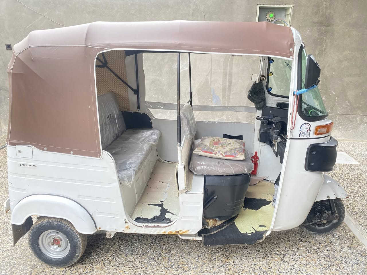 السلام عليكم
تكتك موديل 20 شهر ال8 سنويتها كربلاء باسم الولد و بدون لوحه
جادر برده كشنات ماشه صليب بولبرينات بوري ويده وقمجي كلج وباتري ولاستيكات ولقم وتايرات كلهن جدد + ادامه عامه للكهربائيات+ مكينتها نصيفه مكفوله من التنقيص والتبخير بس بيها صوت مال زنجيل 
مكاني بغداد الشعب نهايه شارع الصحه
سعرها 6 ملايين
رقمي***********
