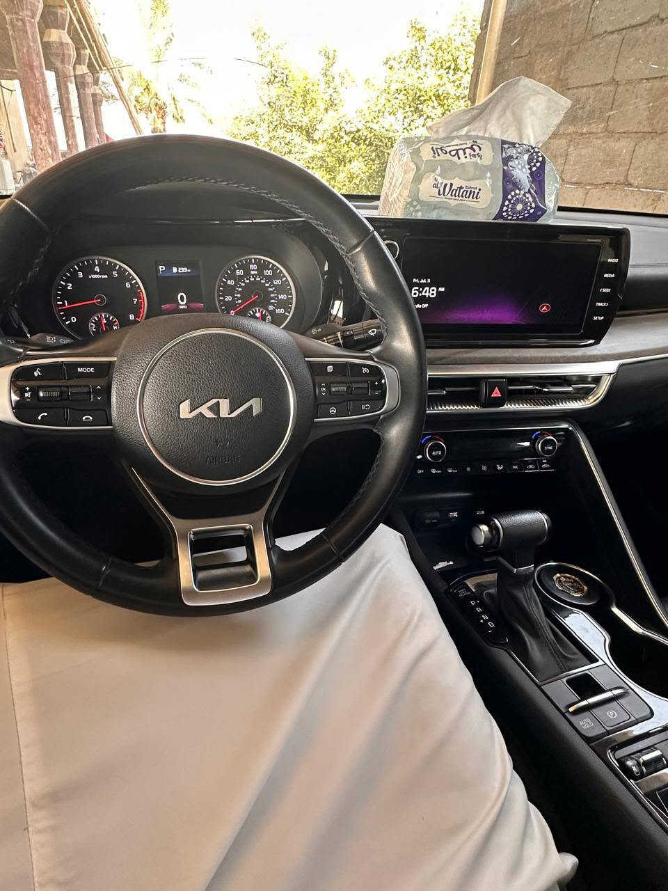 السلام عليكم 
KIA K5 EX 2024 للبيع
وارد امريكي فول مواصفات للأخير:
حساسات 360
بنوراما 
كامره خلفيه
رادار امامي وخلفي بل جوانب
حفاظ على مسار
نقاط عمياء 
 تدفئه تبريد كشنات
تحكمات ستيرن
جلد داخل اسود 
تخشيب
بصمه
شحن لاسلكي
ابل كار بلي
شاشه جبيره  
محرك 1600 تيربو 
سياره ماشيه 50500 ميل
حادث سياره :
سياره اشتريته كلين وصلت العراق طلع بيه بنيد صبغ ومرشوشه تكمه ب امريكا فقط رش بدون معجون بدون حادث  بقيه سياره كفاله عامه  بدون ايرباكات 
رقم شاصي : 5XXG34J22RG234438
السعر.175  وبيها مجال 
للأستفسار : ***********
