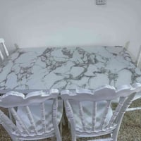 ميز طعام • ٤ كراسي • نضيف