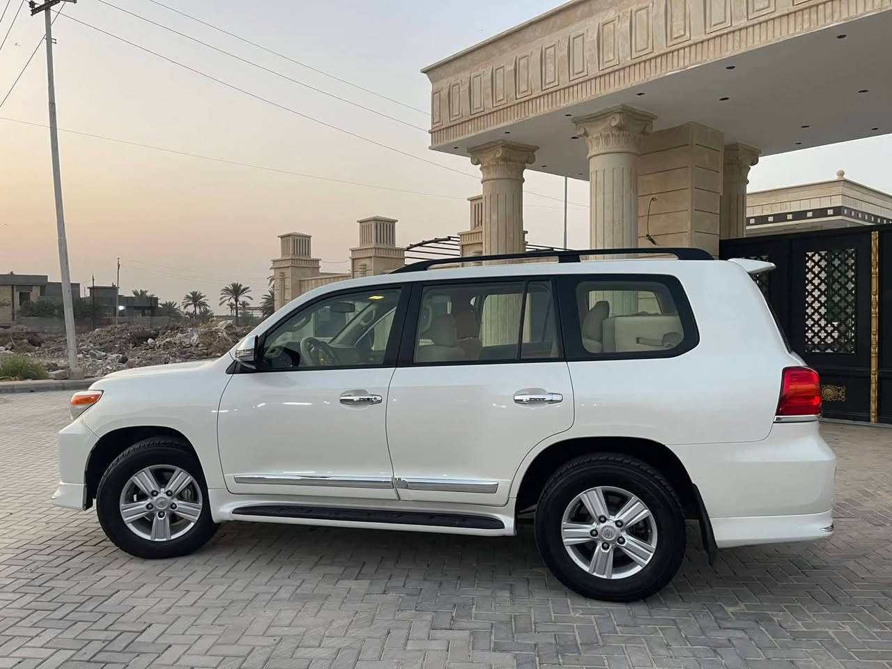 لاندكروزر 2014 جديده بشكل مكفوله من الدعاميه للدعاميه. كفاله بشرط سياره مال جناي مالت  بيت يعني ماطابه معرض جديده بمعنى الكلمه 6 سلندر ماشيه 168 الف حقيقي.رقم اربيل بسمي  السعر.440 ورقه. وبيه مجال والسونار. مرفق مع الصور.
ت ***********
