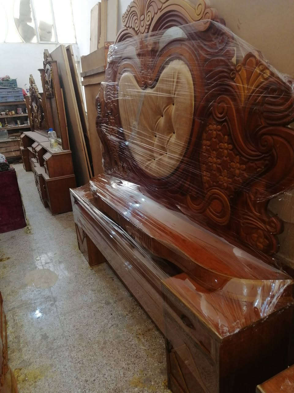 السلام عليكم غرفه للبيع ٦باب طابقين صاج ظهر جرجوبه نظيفه السعر ٨٠٠ الف وبيه مجال العنوان بعقوبه كاطون الرازي شارع ابو رباح قرب مرطبات لسيد مزاد ابو كرار الغريباوي *********** قرب جامع اسماء الله الحسنى
