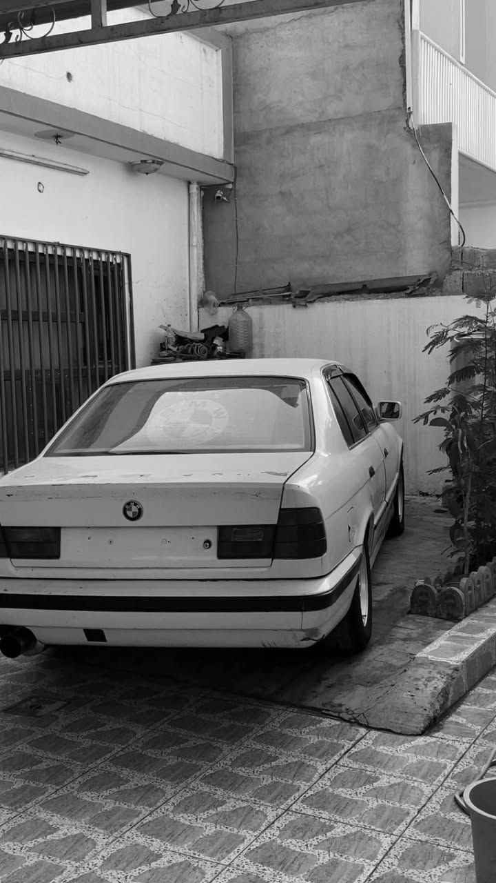 السلام عليكم للبيع بي ام 525 كير عادي سنويه جديد دفتر بنزين⛽️ كير ومحرك شرط تبريد ثلج ❄️ صبغ عام جمالي تخم صدر جديد سياره مبيها مصرف الف دينار رقم بغداد بأسمي السياره مشروع وطني كلشي بيها جديد وسعرها 52 وبيها مجال 
*********** كركوك, العراق
