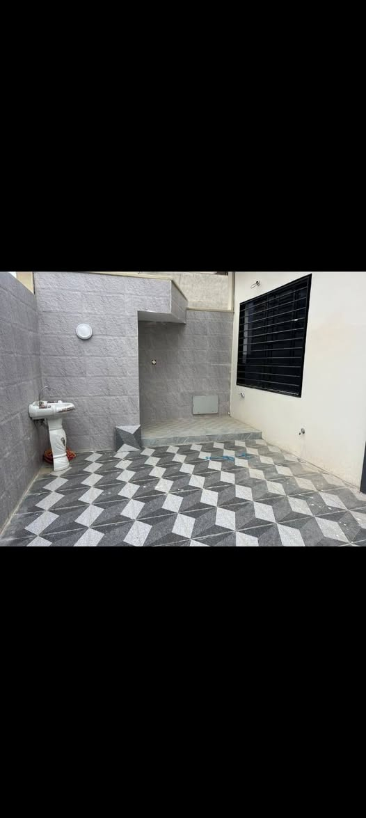 دار للبيع كارت سكني ماشية معاملة تمليك قرار 20

الدار #فول #زيرو بعدة ما مسكون بناء #حديث 

حي السماح ال90 موقع درجه اولئ مساحة 150 متر

علئ يمين الفرع مدرسة الصينية يسار مستوصف السماح

خلف الدار مباشر سايدين 60 الحولي

اتجاء غروب كامل خدمات 

يتكون من غرفتين نوم هول ستقبال وبيتونة 

غرفه بيها سويت صحيات داخل وخارج 

السقف جبس بورد 

#السعر 77 مليون 🇮🇶

***********📞

 ***********📞

 *********** 📞
