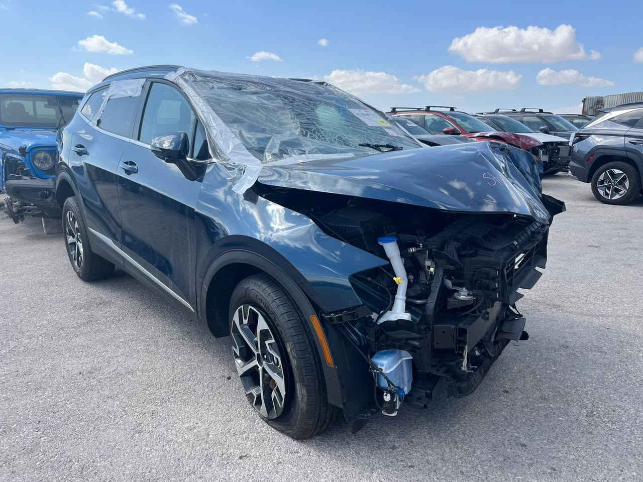 كيا سبورتج 2024 EX هايبرد #بانوراما
موجودة بعمان بالأمكان ادخالها بكتاب الشهداء 
ابيع بعمان خارج الحاوية 
السعر 108 
***********
