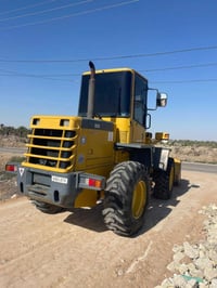 شفل كوماتسو للبيع حجم 100 مكفول موديل 19 دخول جديد 07822034161