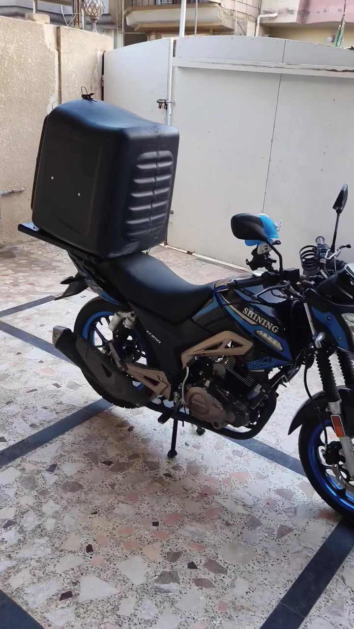 السلام عليكم مرخصة اصحاب الكروب عندي دراج شايننك شكل البطح حجم المحرك 250 cc موديل 2023 نضيفة جداً استخدام خمسة أشهر وانتركة ممشى الدراجة 7663 أسباب البيع محتاج افلوس سعر البيع مليون وخمسمية الف  1500000  وبيه مجال للشراي علما أن مبلغ الشراء من المعرض هو مليونين الى خمسين 1950000  رقم الهاتف  ***********
