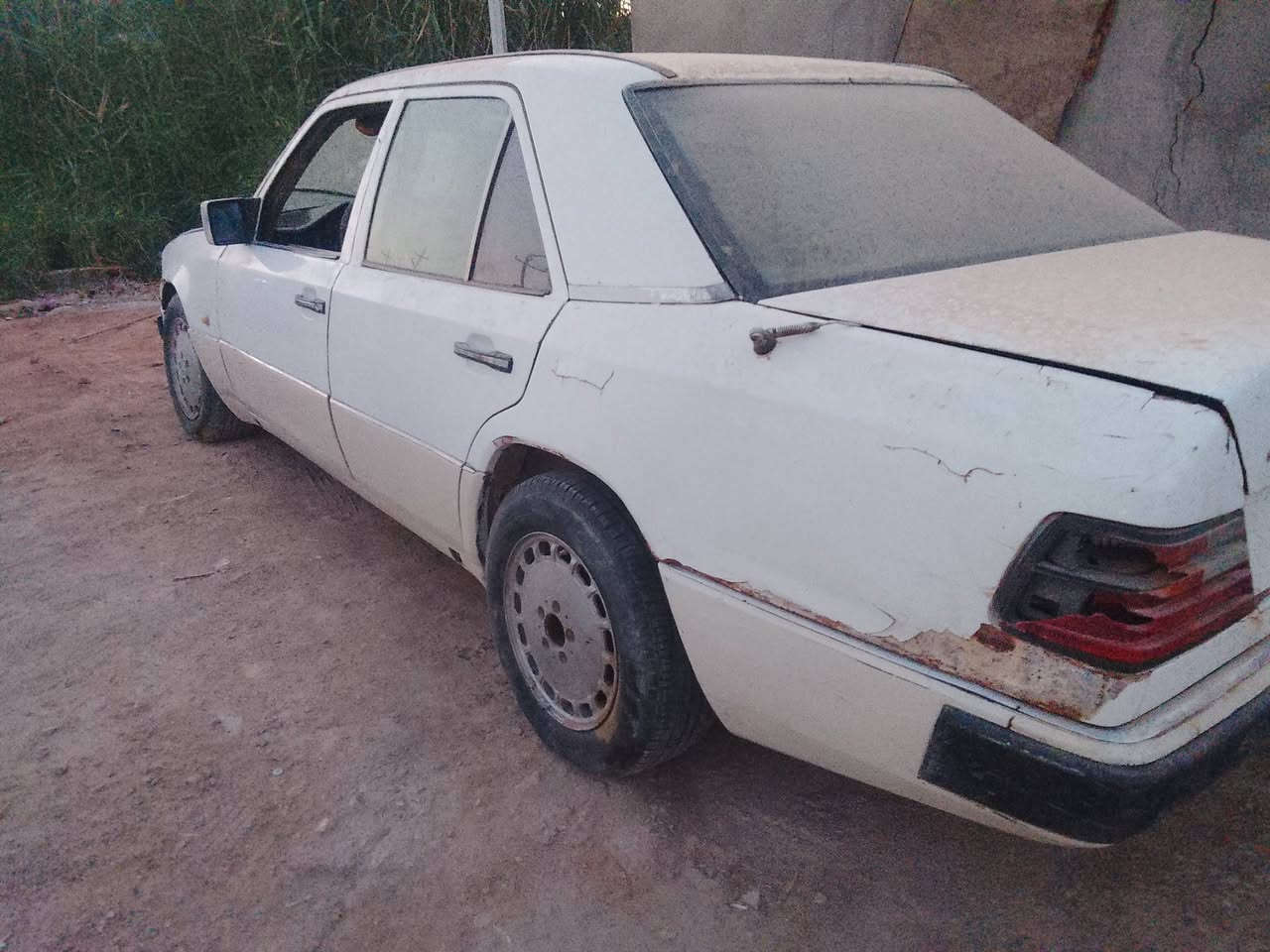السلام عليكم البيع مرسدس دب رقم انبار سنويه مجدده 27موديل 89مكينه وكير بطه بيه صوت براص الكير جديد حداده جديده كهربيات شغاله السعر 16ورقه مكان السياره الدوانيه قضاه الشاميه رقم الموبايل ***********
