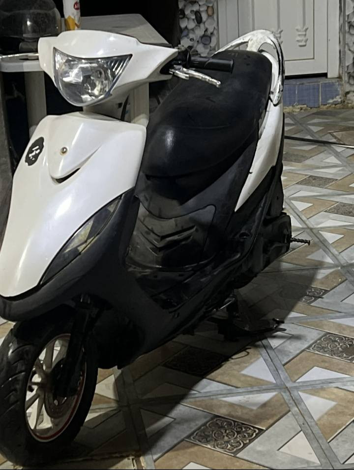 السلام عليكم دراجة لبيع ماكس عدلة كلهة بلاديه كفالة عامة من كلشي دراجة جديدة ويالة رياضي كفرات ختم واحد وية المكينة محرك ناعمة وخرسة كاملة مكملة اي نقص مابيهة مكينة مامفتوحة بلادي سلف بلادي كابريتر بلادي وصالنصة بلادي زوج تايرات جديد كاملة مكملة مابيها اي نقص السعر ٦٠٠ بي مجال حك الجية ومكاني بعقوبة تقاطع القدس ***********
