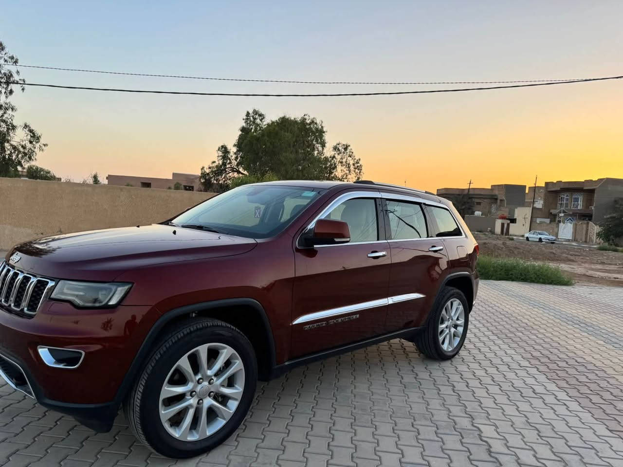 السلام عليكم jeep موديل 2017 خليجي وكاله القلم لمتد بلاس 3 شاشات ماشيه 62 الف كم بسمي تحويل مباشر بعدهة ع وضع الشركة كفاله عامه عدا صبغ واضح بالصور 
الموصفات لمتد بلاس 
3 شاشات كشن خزن 
جلد بانوراما 12 سماعه 
كشنات كهربائيه خزن سيارة كارتون كله ع الشركة ممفتوح بيهة اي شي  سعرهة 238 مكاني واسط قضاء الحي 
***********
***********

