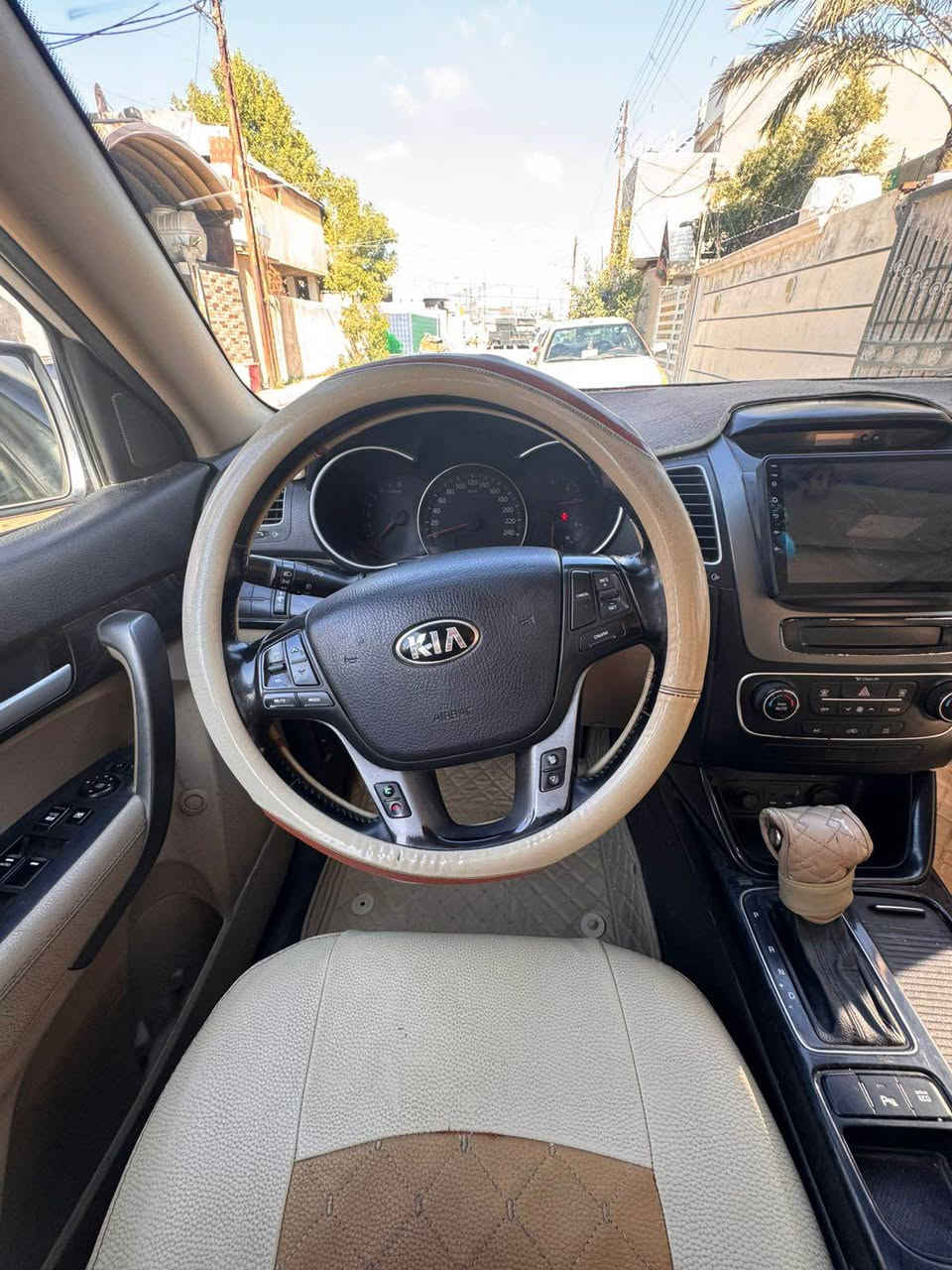 سورنتو للبيع موديل 2015 خليجي 4 سلندر رقم بغداد مشروع وطني باسمي جميع المواصفات ماعدا البانوراما ماشيه 130 للاستفسار فقط طخه بل بنيد موضح بل صوره هاتف ***********. بغداد, العراق
