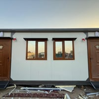 كرفان قياس 6 في 3 غرفتين بابين مكان بغداد سعر 2400معأ اجو النقل داخل ب...