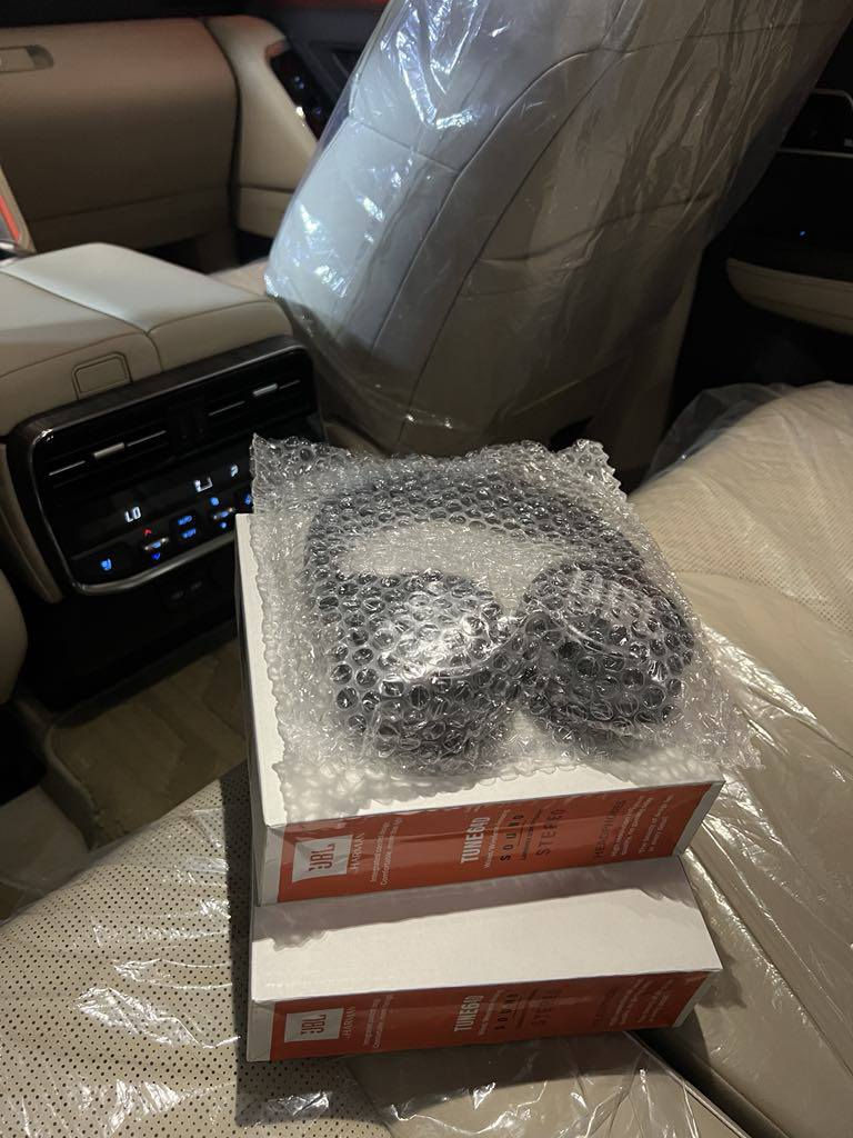 سماعات لاندكروزر محيطيه مانع للضوضاء وكالة jBL اصلي جديد يرهم من موديل 22 لغاية 25 للاستفسار عن سعر علق بتم يأتيك السعر عالخاص
موبايل *********** واتس
