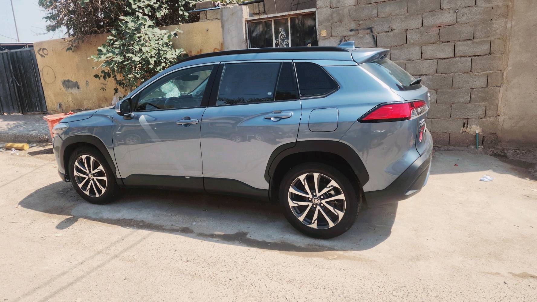 كورلا كروز امريكي ٢٣ فول اعلى فئه بيع او مراوس باقي التفاصيل خاص عنوان السياره بصره رقم بغداد باسمي 