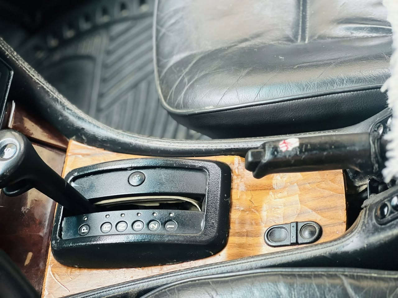 اوبل سيناتور مكينه ٢٦ كير تومتبك تبريد
تتفيه سياره حلوا طخم تايه سياره مل جني 
طخم الكدام والورا نضيف سياره جاهزه 
السعر ٤٥ وبيها مجال بصيط ***********
