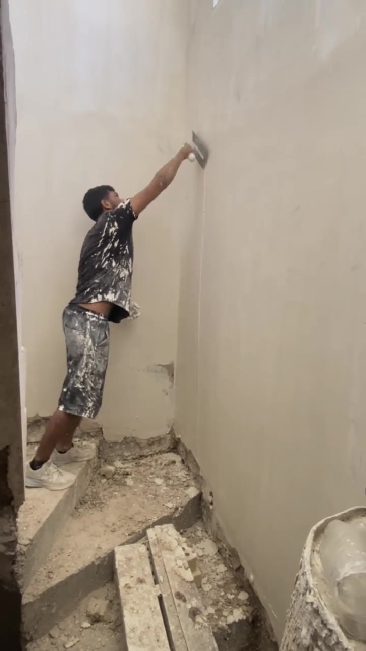 خلفه مبيضجي  كاعد من الشغل الي عنده شغل لا يقصر هاذا ***********  شغلي داخل بغداد وتشرفوني ⚒️
